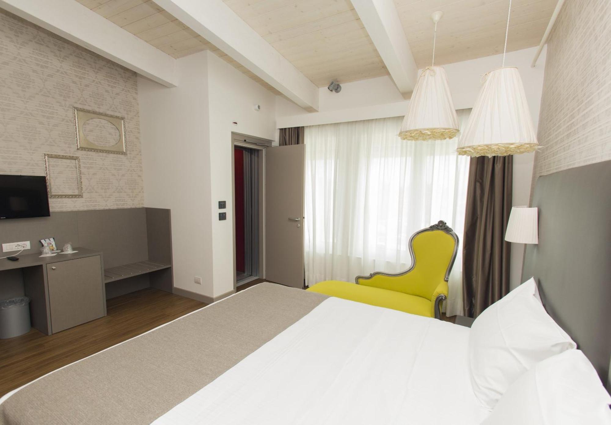 Diamante Mhotel كولّينيو الغرفة الصورة