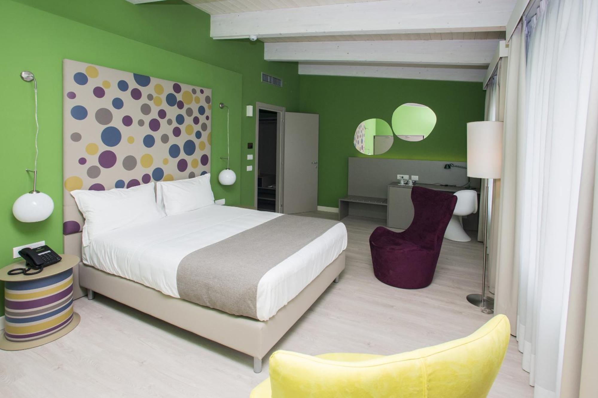Diamante Mhotel كولّينيو الغرفة الصورة