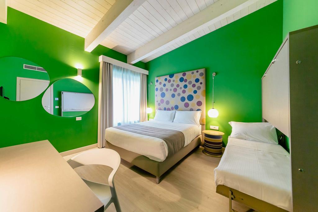 Diamante Mhotel كولّينيو الغرفة الصورة